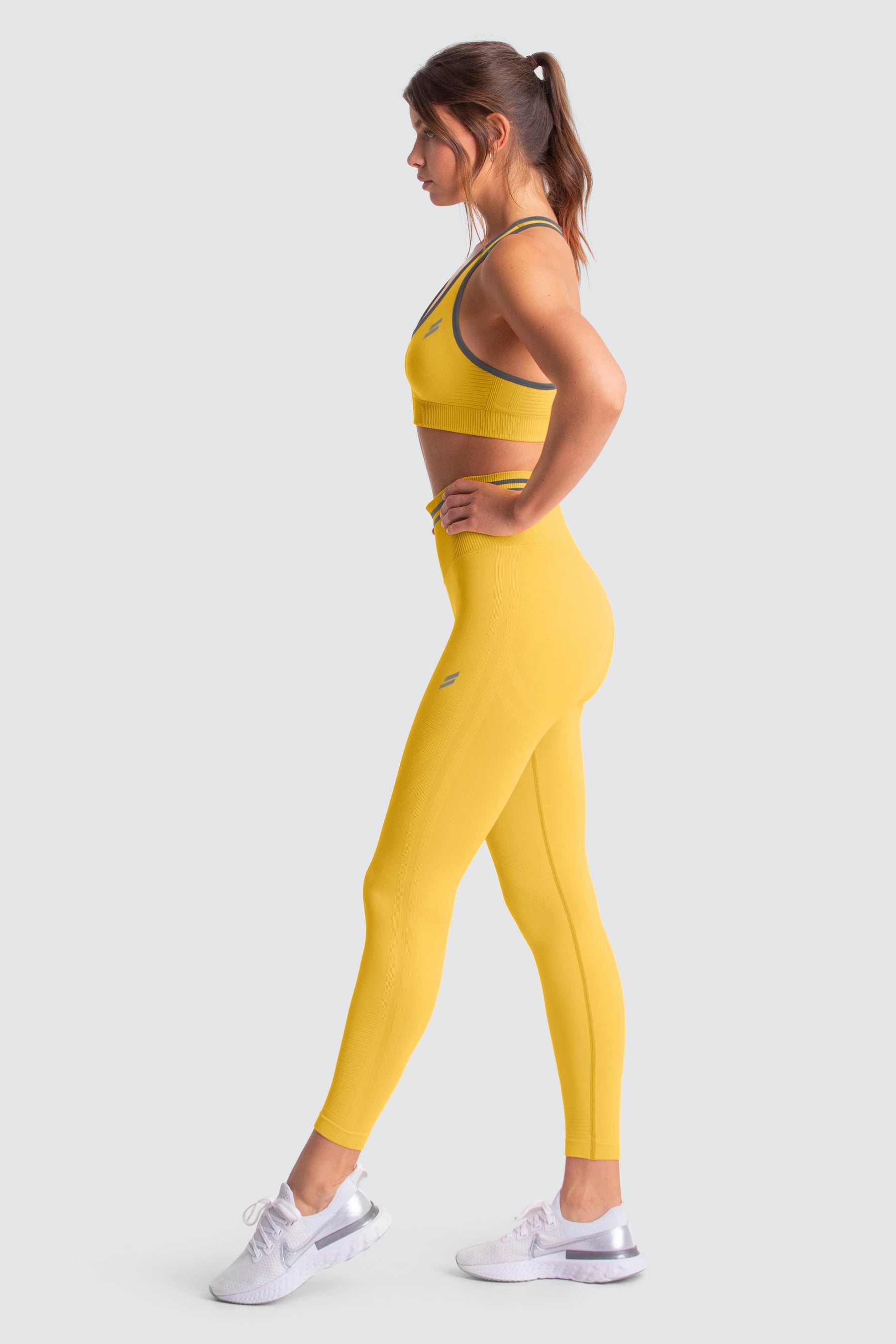 Conjunto Top e Calça Legging Scrunch Sem Costura com Franzido - Amarelo Solar