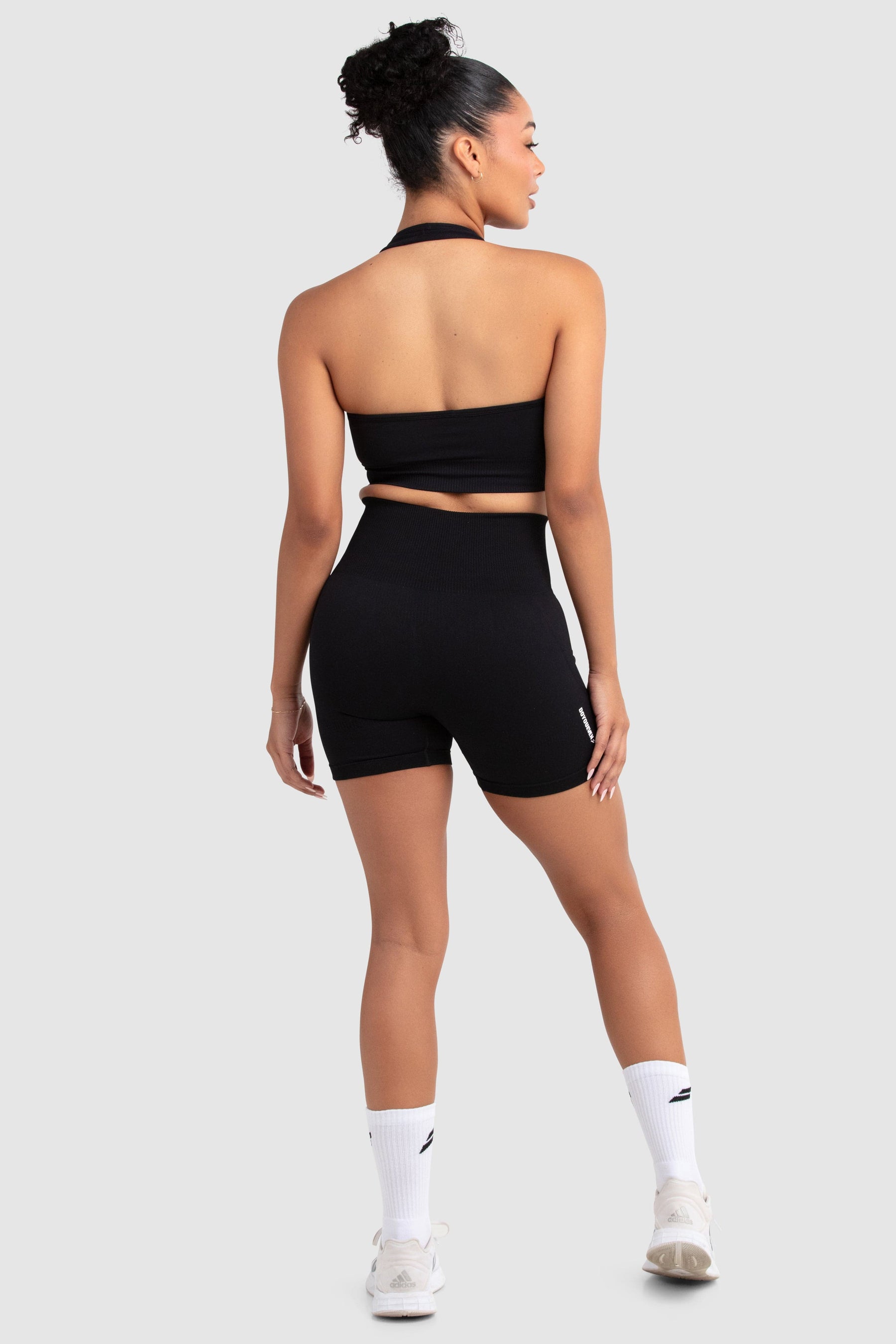 Conjunto Cropped e Shorts Legging com Decote Halter Hyperflex - Preto