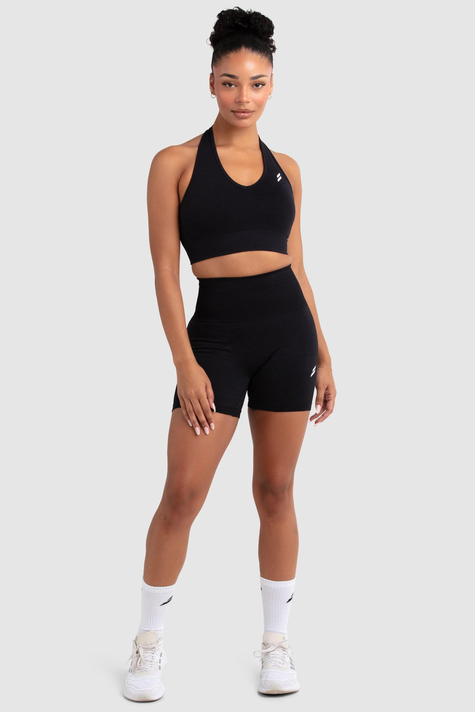 Conjunto Cropped e Shorts Legging com Decote Halter Hyperflex - Preto