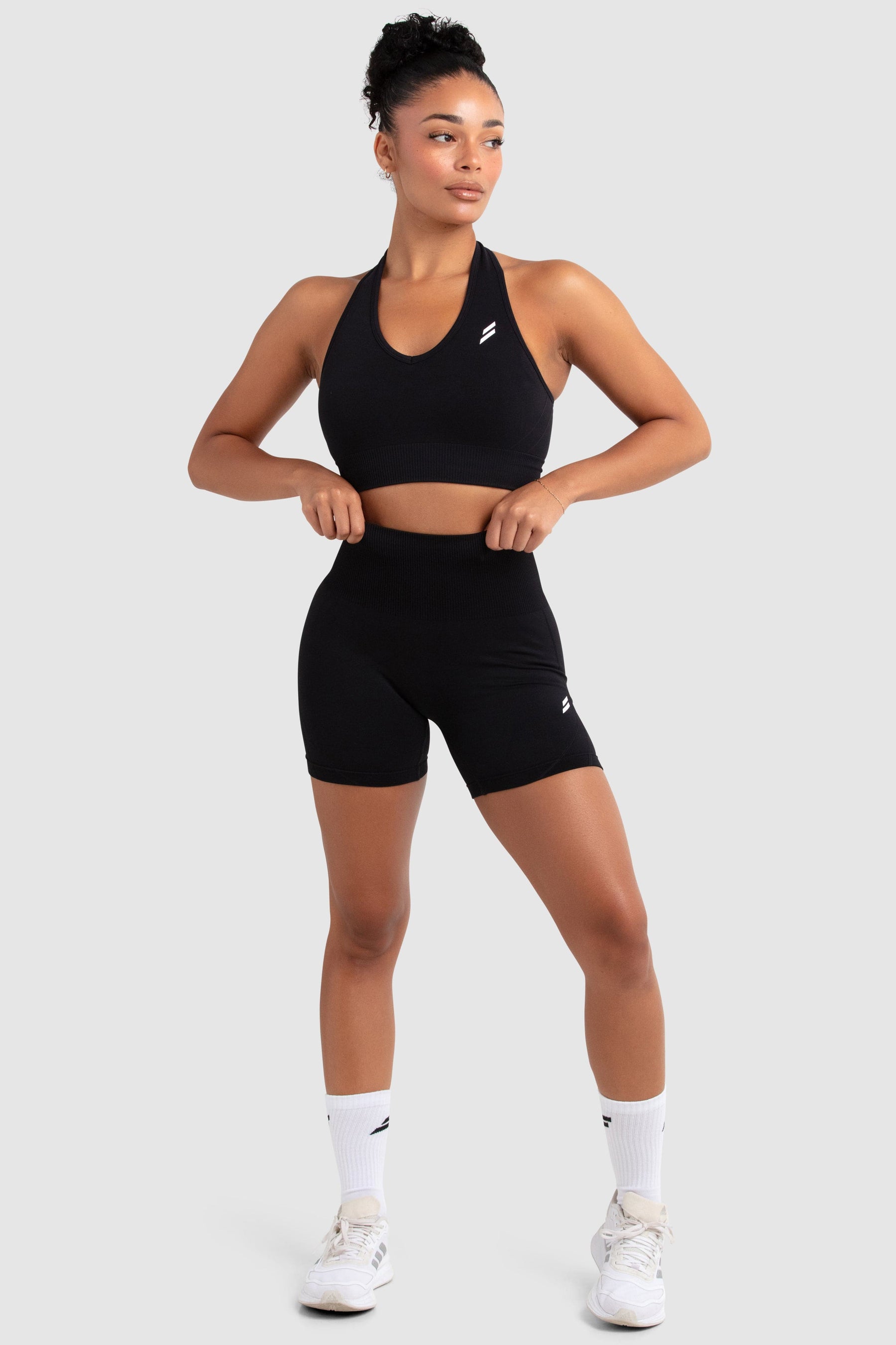 Conjunto Cropped e Shorts Legging com Decote Halter Hyperflex - Preto